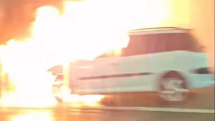 Кола се запали на АМ "Тракия" при "Траянови врата"