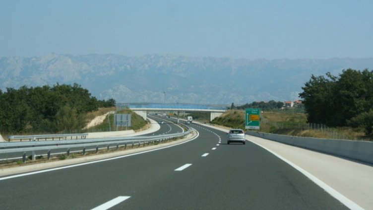 1350 лева е глобата на джигита, карал с 277 км/ч по "Струма"