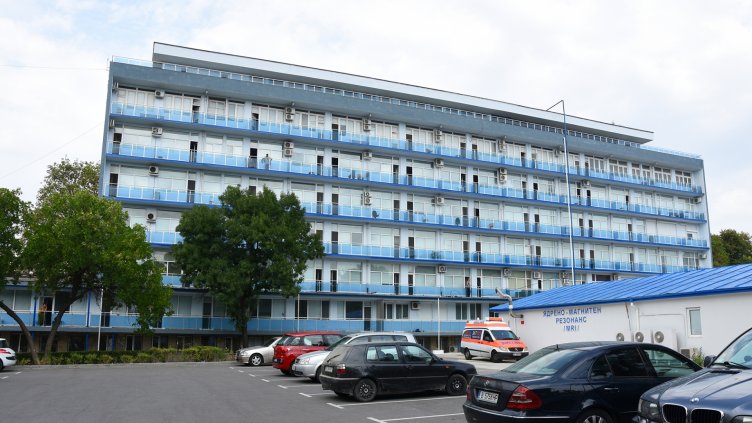 Обновяването на фасадата на МБАЛ „Св.Анна“ приключва наесен