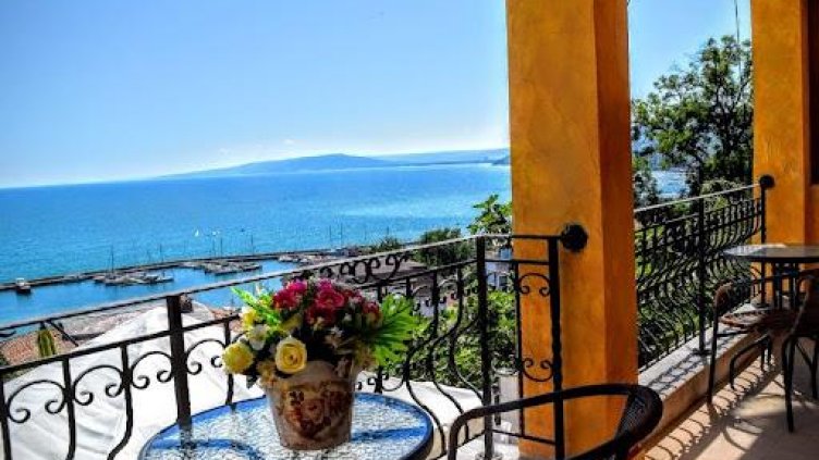 Българите изкушени от ваканционни имоти по морето. Колко ли струват?