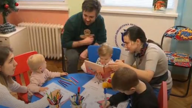 Семейното четене във Варна: Книги, чай, бисквити и детска радост в библиотека (ВИДЕО)