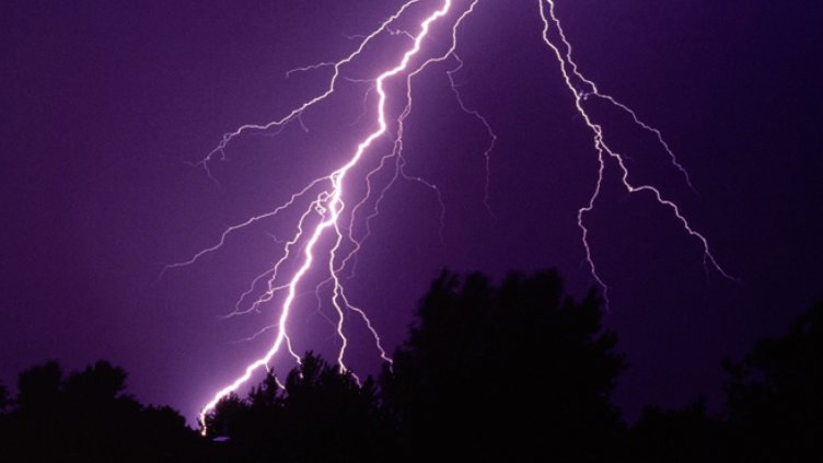 При внезапни гръмотевични бури работата на открито трябва да се прекрати