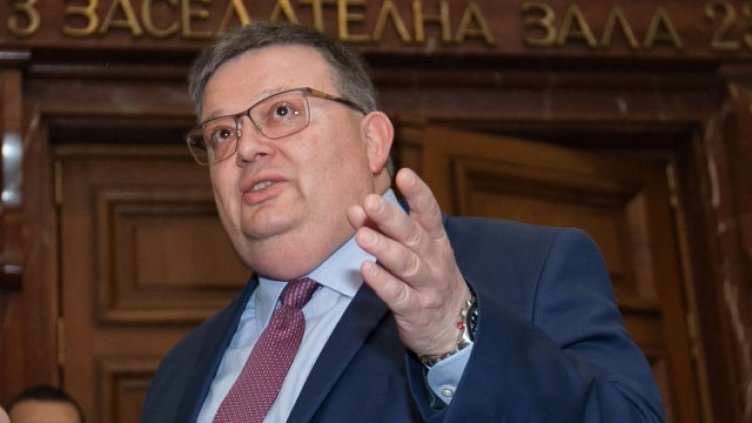 Цацаров депозира оставката си в НС