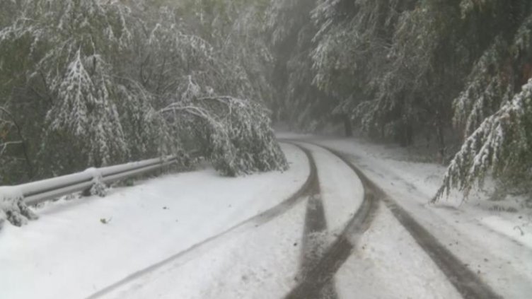 Затвориха „Превала“, само с вериги през „Рожен“ и Пампорово