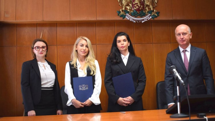 Двама младши съдии встъпиха в длъжност в Окръжен съд-Варна