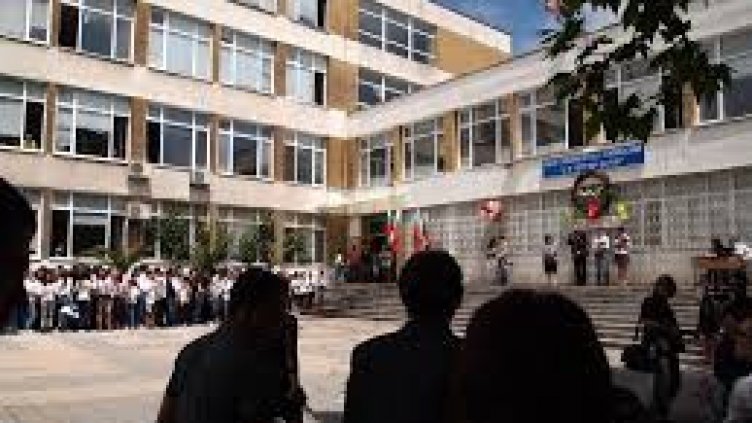 Родители: МОН да контролира избора на директор на МГ-Варна