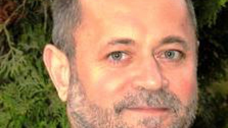 Колежът по туризъм иска сградата на Автото