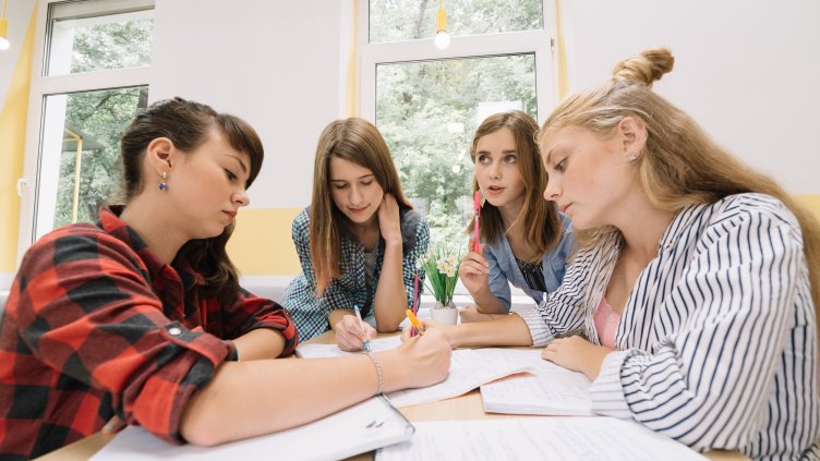 Безплатен курс за личностно развитие дава възможност на младежи от Варна да разгърнат пълния си потенциал