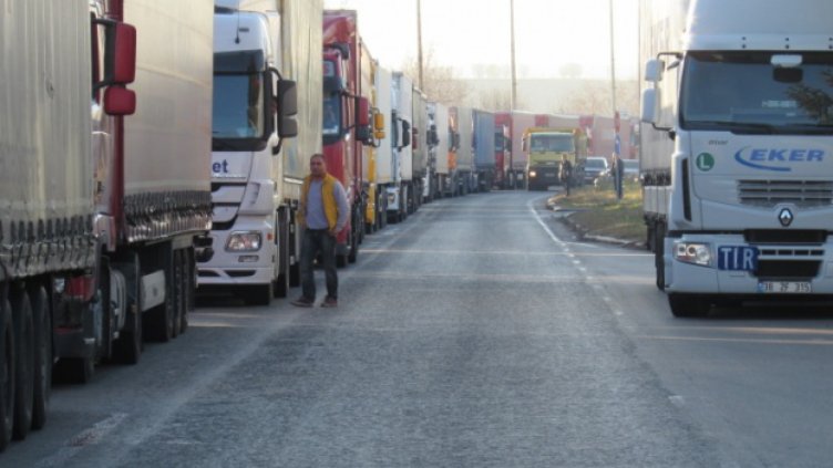 Километрична опашка на "Дунав мост 2"