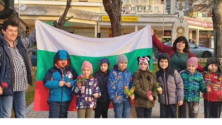 Истински урок по родолюбие получиха децата от 4 Б гупа на ДГ "Маргаритка" във Владиславово (СНИМКИ)