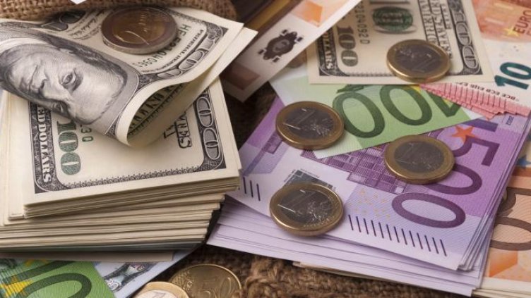 Еврото продължава да се обезценява спрямо долара 