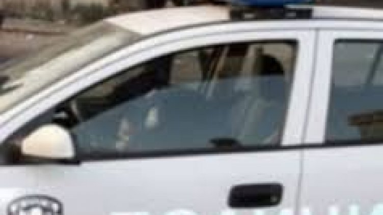 Кола се качи на тротоар, уби дете в количка