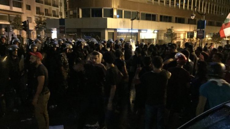 Протестите в центъра на Бейрут продължават