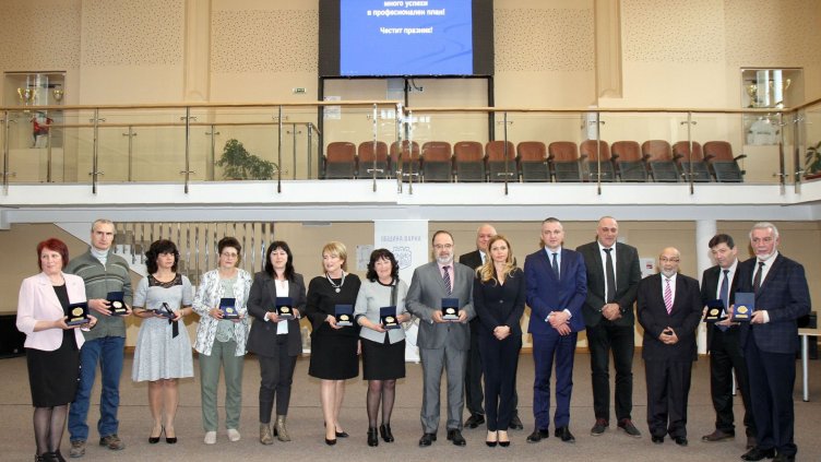 Връчиха наградите на Община Варна на здравни работници по повод 7-ми април