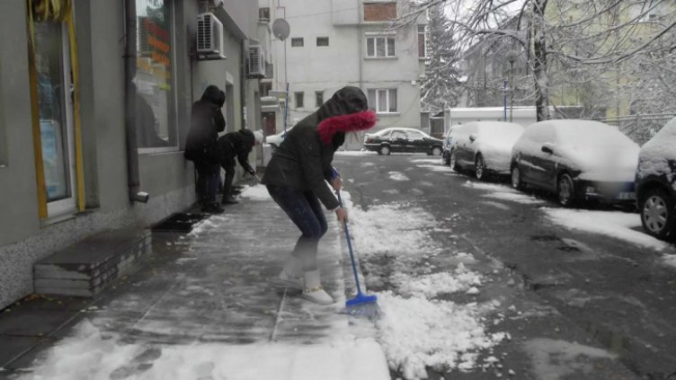 10 сантиметра първи сняг в Благоевград