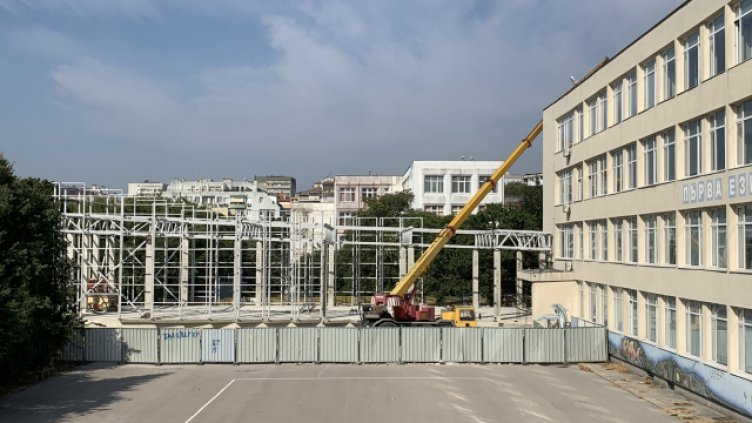 Ремонтират 3 варненски училища
