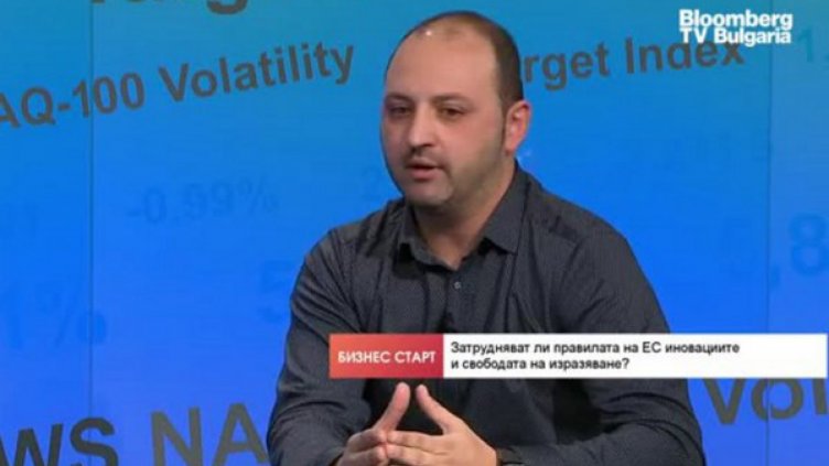 Facebook се позиционира между медиите и телекомите