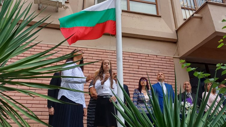 Новата учебна година започна във Варна (СНИМКИ)