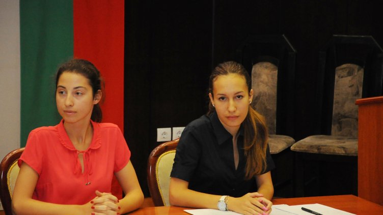 Йоана Захариева(вляво).