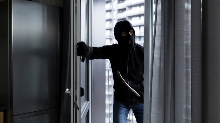 Спипаха варненец, обрал къща в Шумен