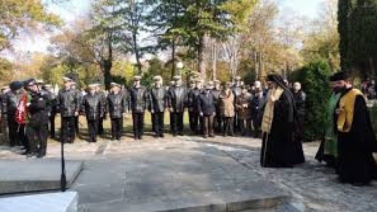 Варна отдава почит на офицерите и войниците, загинали за България