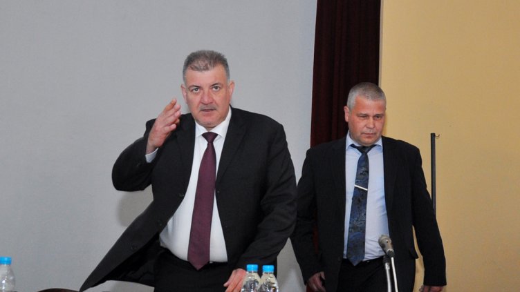 Главният секретар на МВР Георги Костов (на преден план) се скара на местните ченгета за слабите им резултати