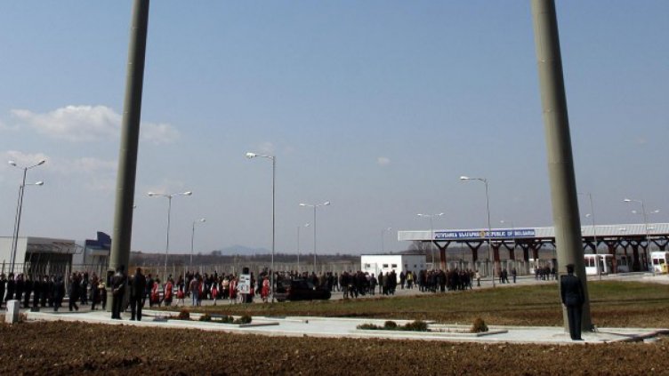 Спряха автомобилите на границата с Турция