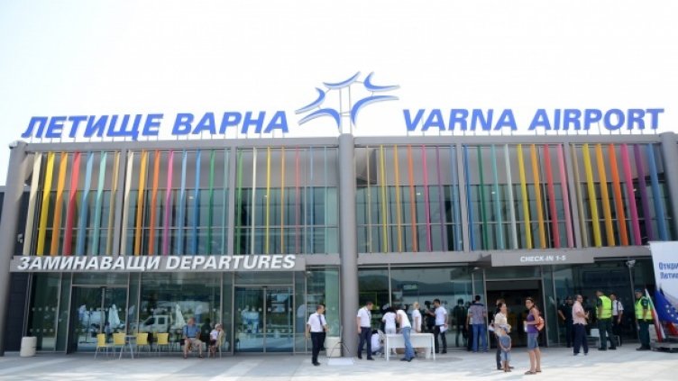 Летищата във Варна и Бургас отчитат над 50% ръст в пътниците през октомври