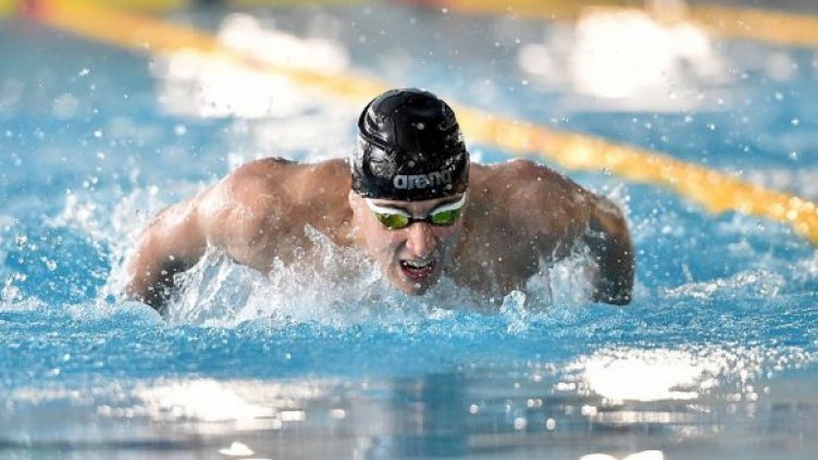 Триумф в плуването! 17-годишен българин спечели сребро на европейското