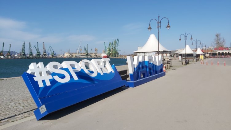 Поразиите на вятъра във Варна (СНИМКИ)