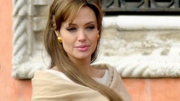 Анджи се отказва от актьорската професия