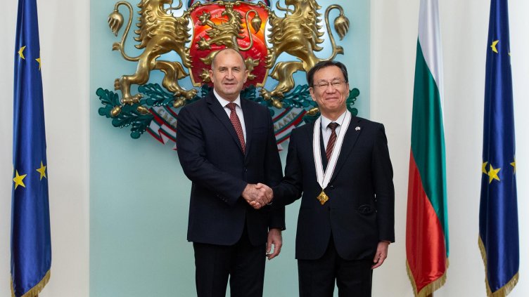 Радев удостои посланика на Япония с орден