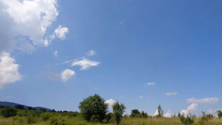 Температурите скачат до 17 градуса