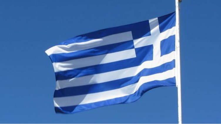 В Гърция вдигат заплати и пенсии