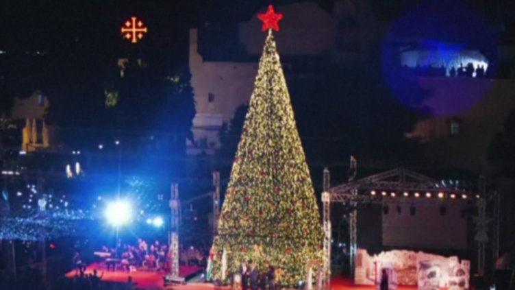 Във Витлеем запалиха елхата