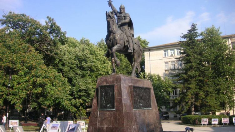 Паметникът на цар Калоян