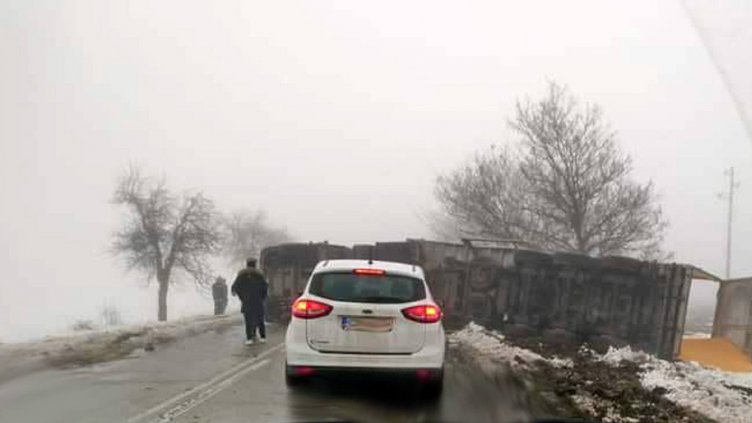 Катастрофа затвори пътя Добрич-Балчик