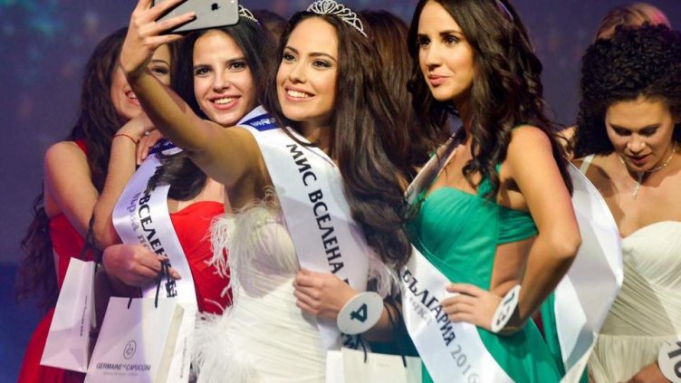 Несъвършената Мис  - Виолина Анчева дари рокля на филипинско момиче