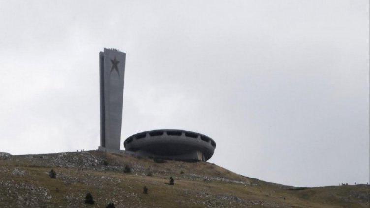 Стягат Чинията на Бузлуджа, правят я хотел или ресторант 