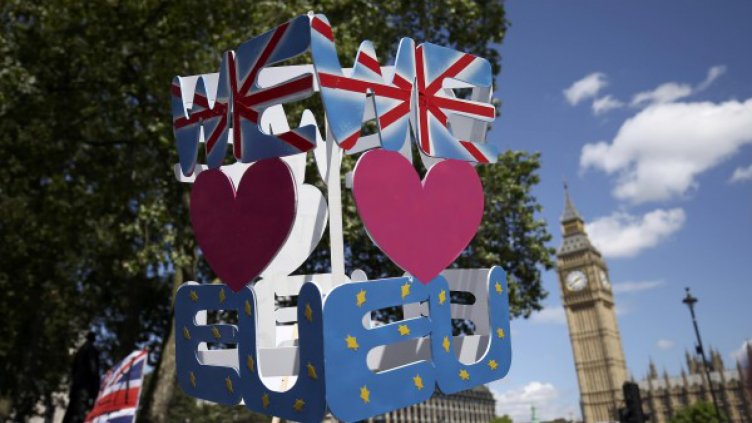 След Brexit кралица Елизабет II абдикира!? Кога?