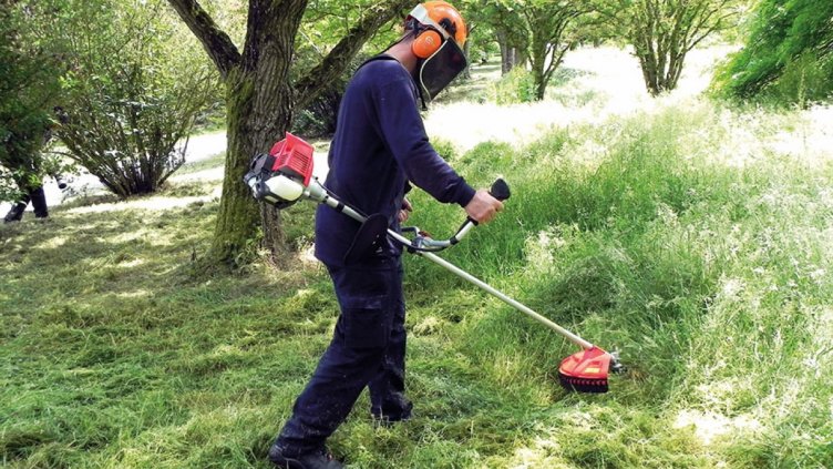 Пролетното косене във Варна върви по график