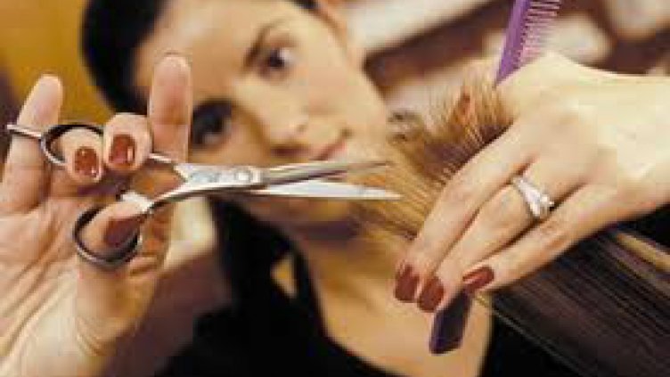 Данъчните погват фризьори и козметици