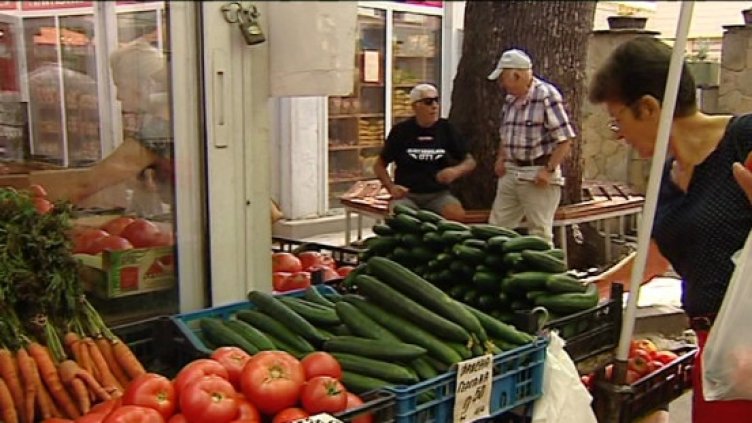 Шопската салата – златна стана! Килото домати и краставици гонят 6 лв.