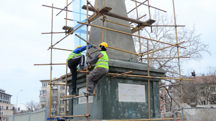 Реставрират Паметника на загиналите в Сръбско-българската война във Варна
