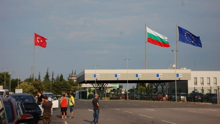 БАХБ поема контрола върху пестицидите на границата