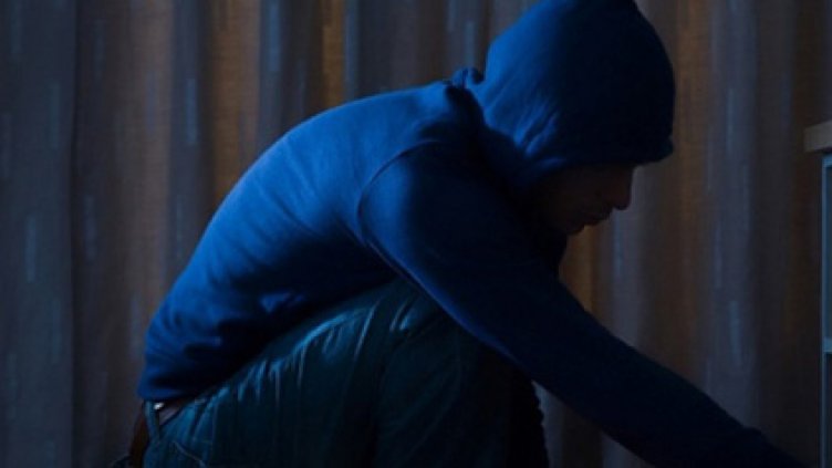 13-годишен от Аксаково задигна лаптоп и два телефона