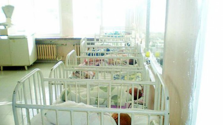 334 бебета са оставени в родилното през 2015 г.