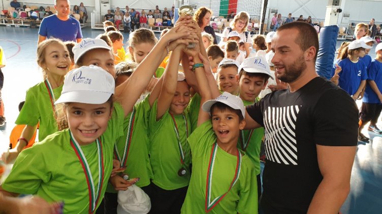 Деца от ОУ „Г. С. Раковски“ станаха шампиони в „Бързи и сръчни“