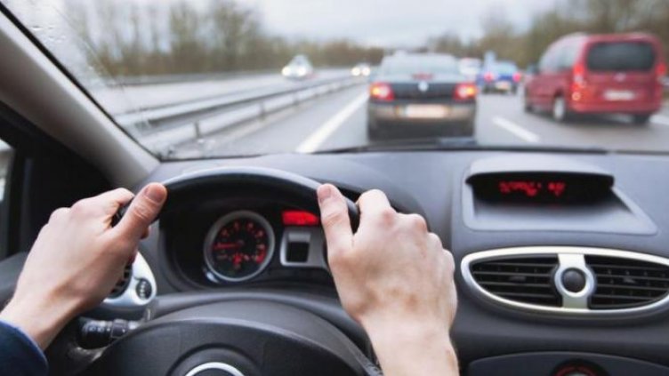 Край! Няма да лепим повече стикери по предното стъкло на колата