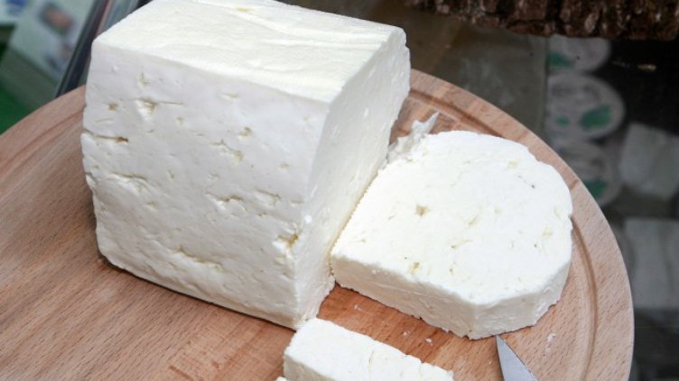 Ядем 6 пъти повече истинско сирене в сравнение с продукта от палма